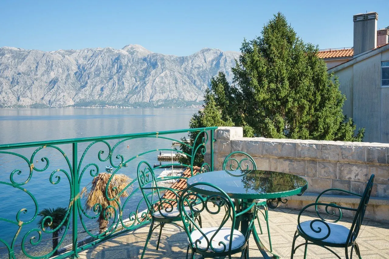 Sale, house, 300m², Stoliv, Kotor