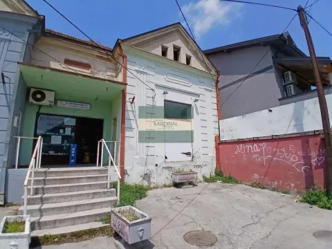 View of the exterior and entrance to the commercial space with stairs. - image 10