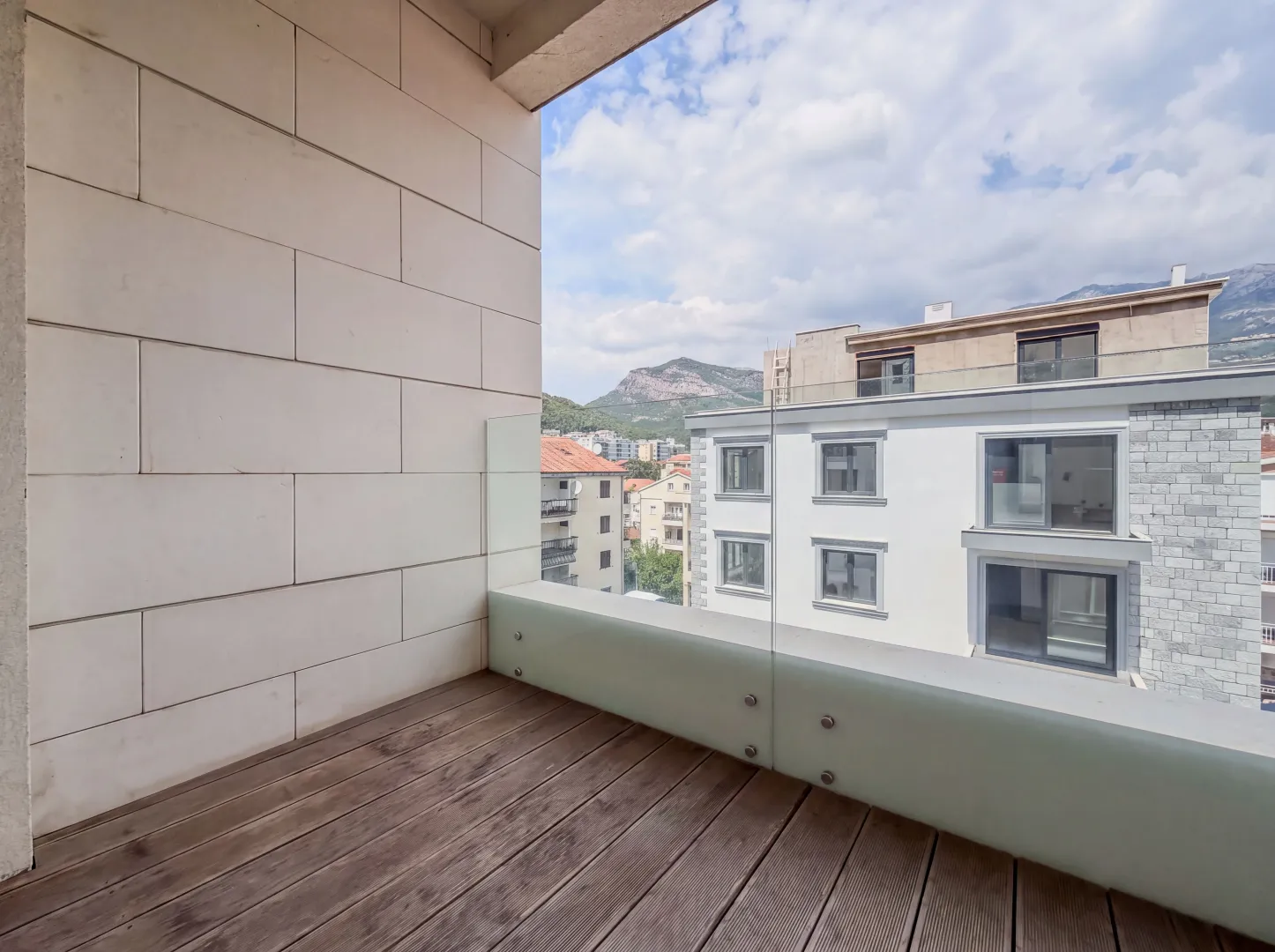 Prodaja, dvosoban stan, 77m², Centar, Budva