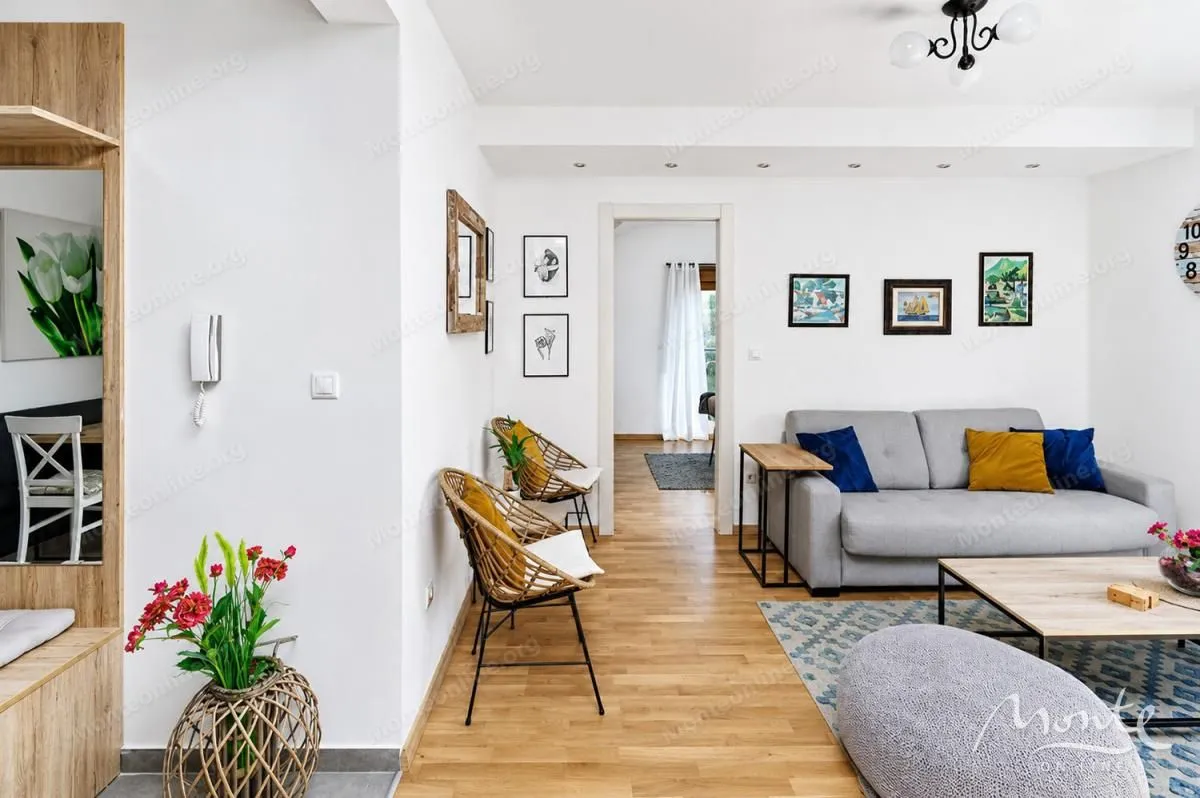Prodaja, jednosoban stan, 46m², Centar, Tivat