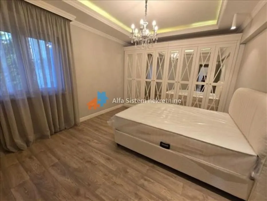 Izdavanje, stan, 215m², Savski Venac, Beograd