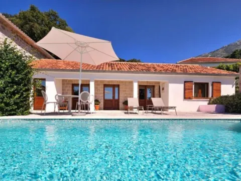 Izdavanje, dvosoban stan, 100m², Tivat, Crna Gora