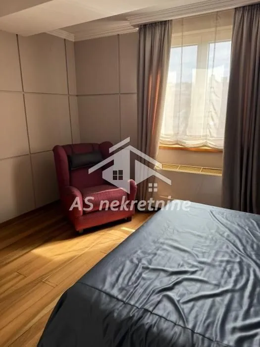 Rent, four bedroom apartment, 250m², Slavija, Vračar Sve Podlokacije
