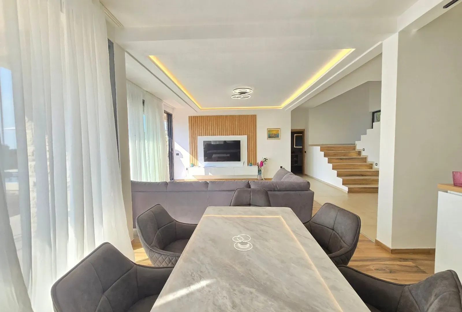 Rent, house, 250m², Višnjevo, Kotor