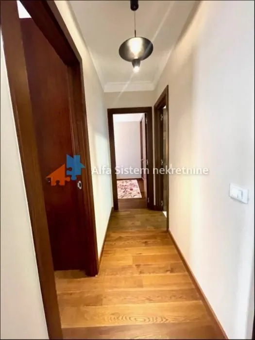Izdavanje, trosoban stan, 80m², Čubura, Beograd