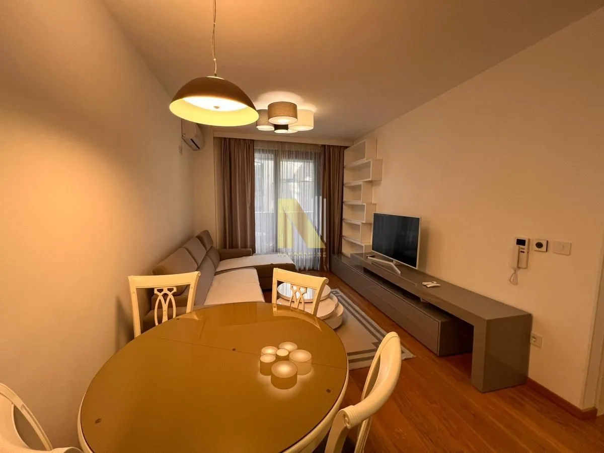 Izdavanje, dvosoban stan, 51m², Centar, Novi Sad