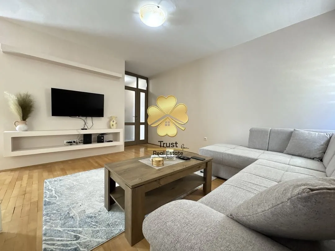 Izdavanje, dvosoban stan, 80m², Blok 5, Podgorica