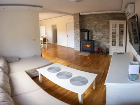 Izdavanje, kuća, 111m², Lastva Grbaljska, Kotor - image 9