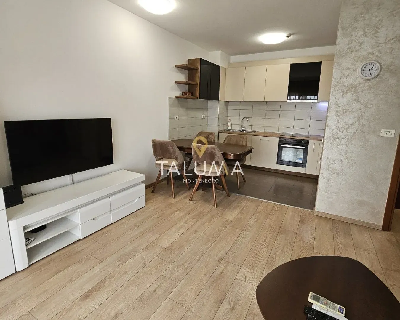 Izdavanje, dvosoban stan, 75m², City Kvart, Podgorica