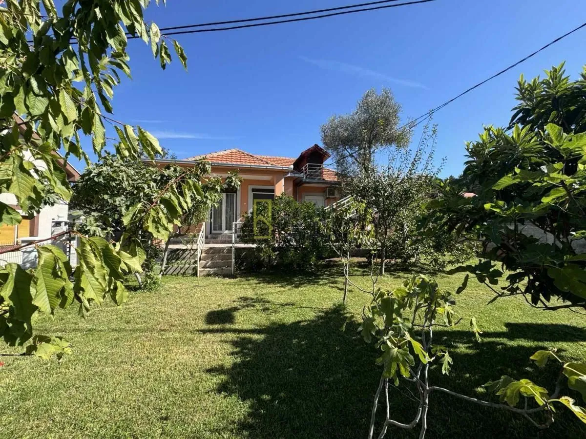 Rent, house, 100m², Centar, Podgorica