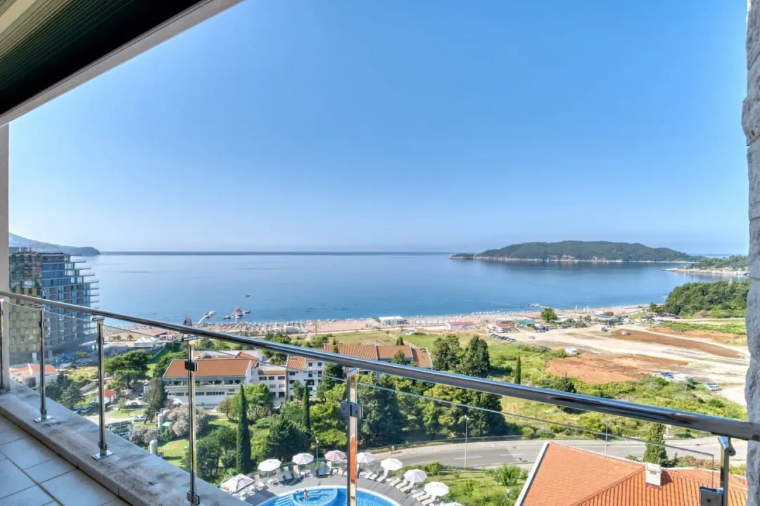 Sale, four bedroom apartment, 199m², Bečići, Budva