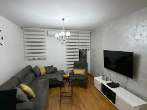 Prodaja, jednosoban stan, 42m², Stari Aerodrom, Podgorica - image 1
