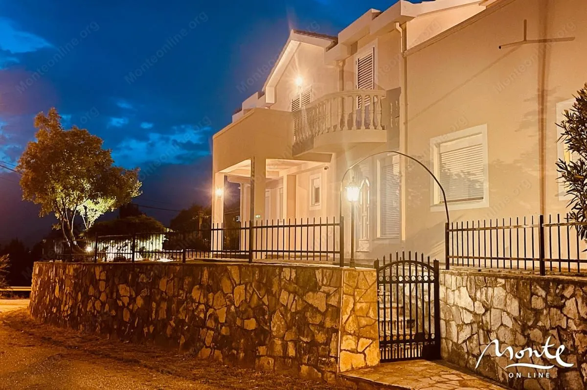 Sale, house, 270m², Kotor, Crna Gora