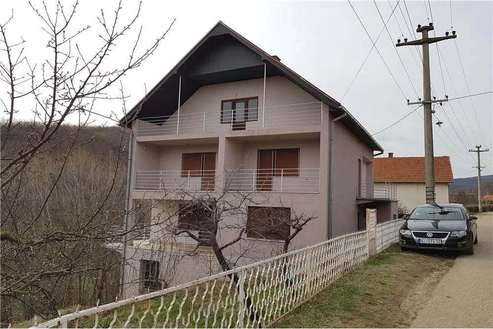 Sale, house, 400m², Niš, Srbija