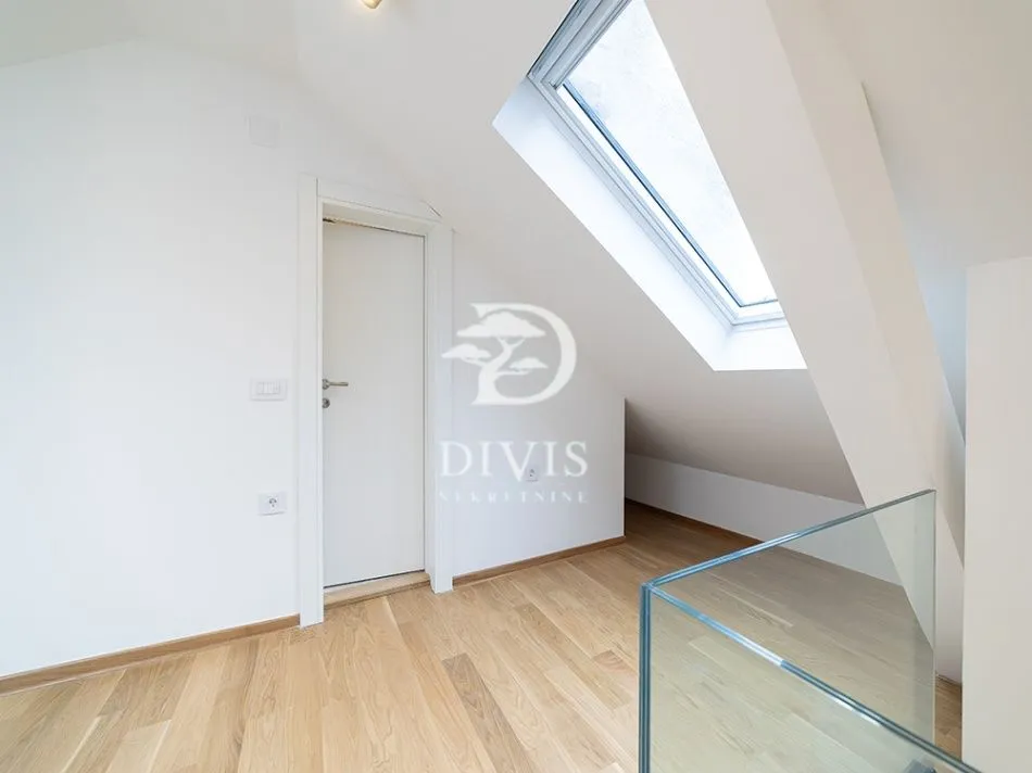 Prodaja, četvorosoban stan, 131m², Stari Grad, Beograd