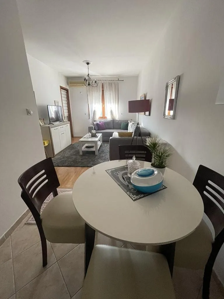 Izdavanje, jednosoban stan, 40m², Pobrežje, Podgorica