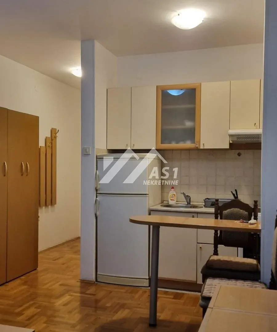 Izdavanje, stan, 28m², Grbavica, Novi Sad Sve Podlokacije