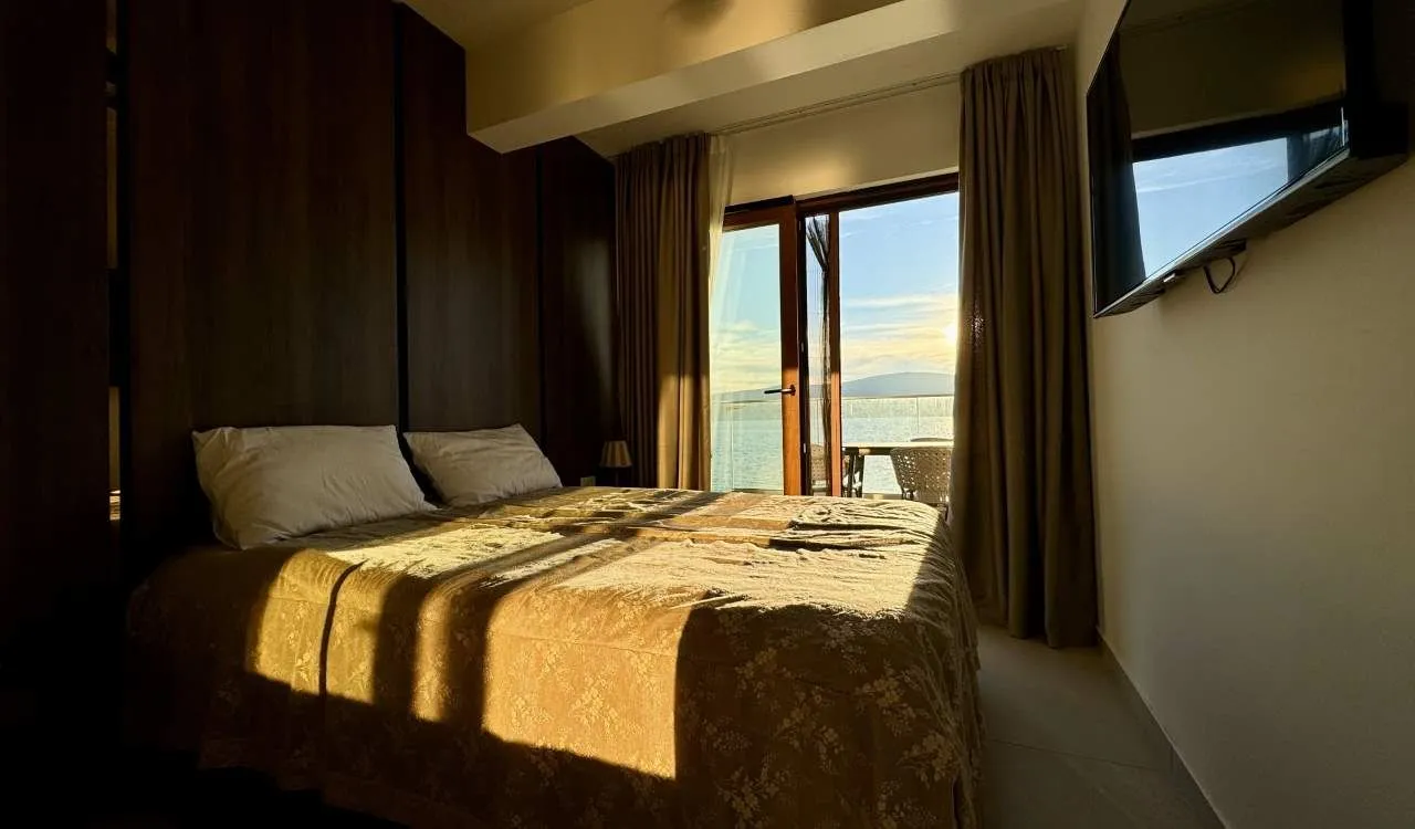 Izdavanje, dvosoban stan, 91m², Opatovo, Tivat