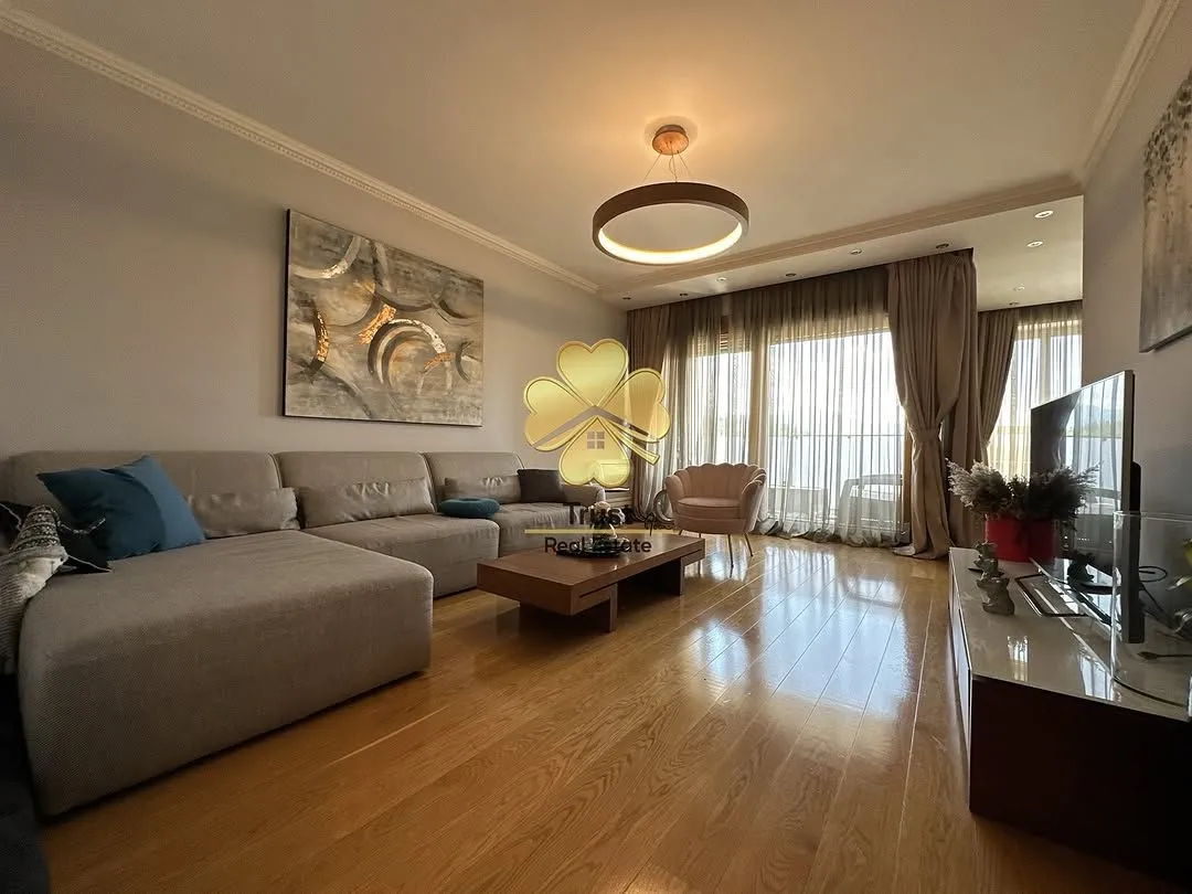 Izdavanje, trosoban stan, 110m², Momišići, Podgorica
