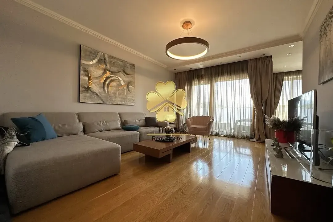 Izdavanje, trosoban stan, 110m², Momišići, Podgorica