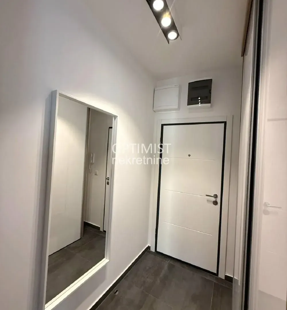 Izdavanje, dvosoban stan, 57m², Vračar Sve Podlokacije, Beograd