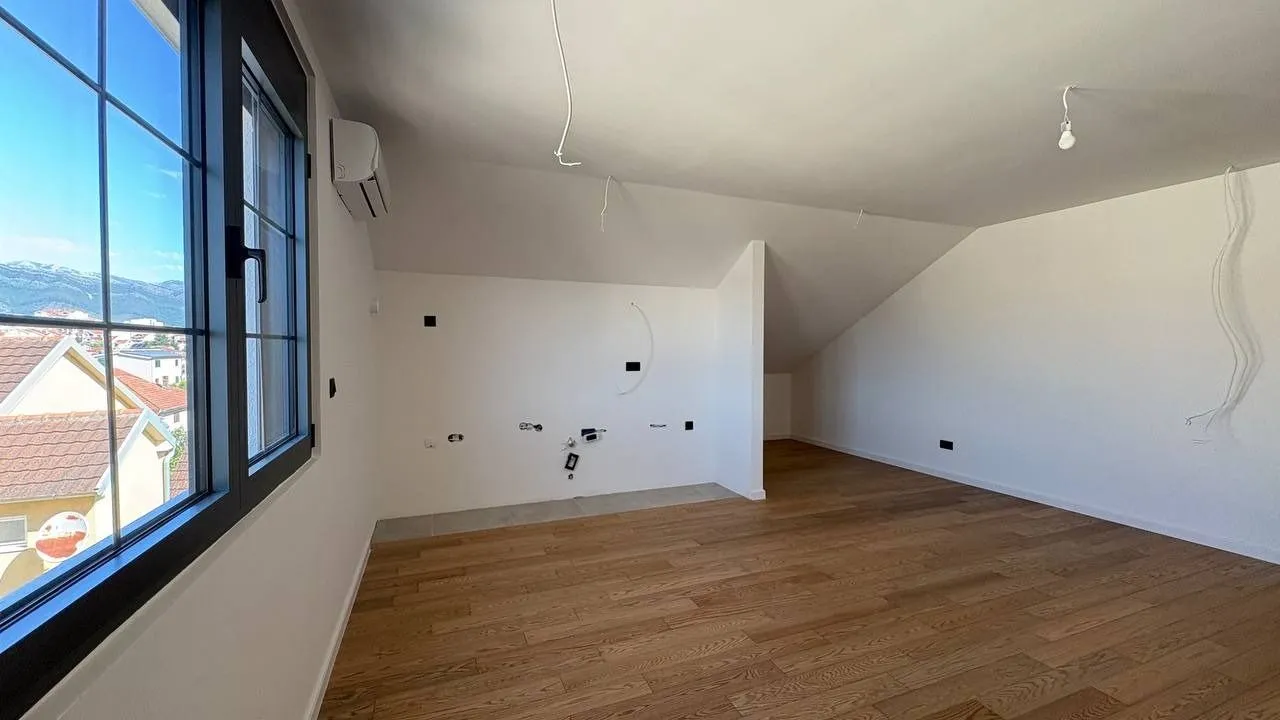 Prodaja, trosoban stan, 101m², Tivat, Crna Gora