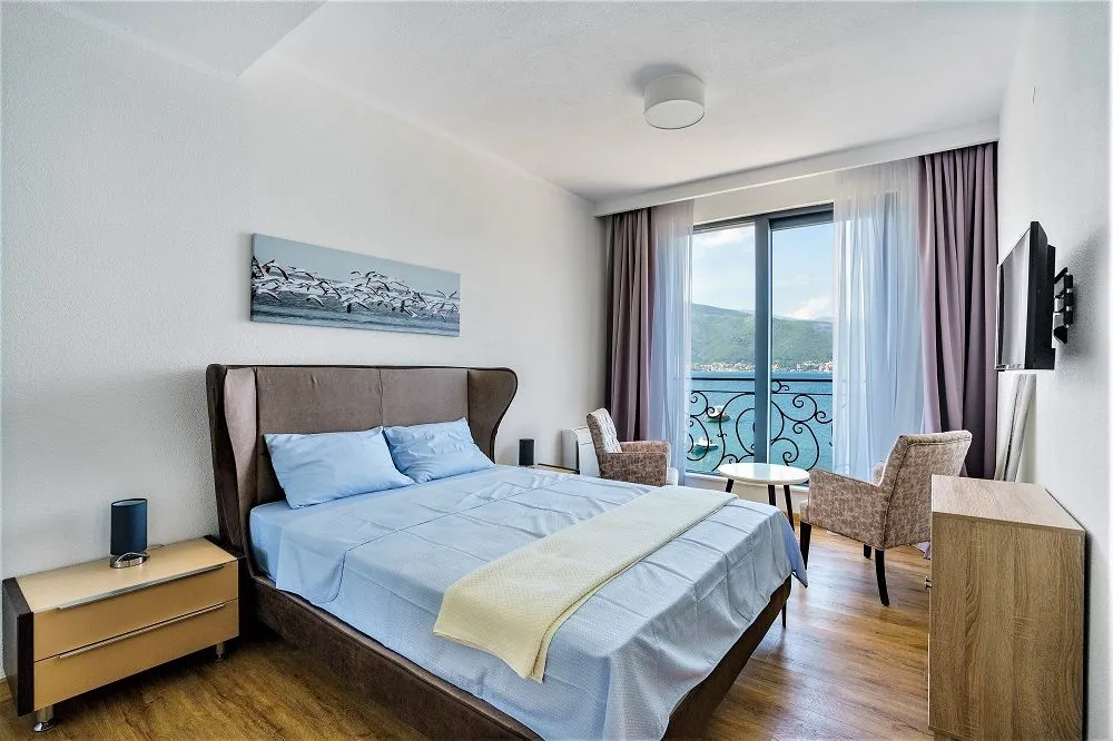 Prodaja, kuća, 420m², Krašići, Tivat