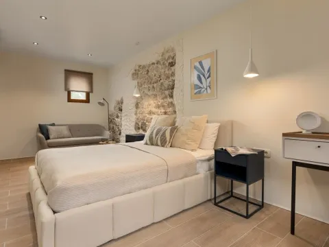 Rent, house, 170m², Škaljari, Kotor - image 2