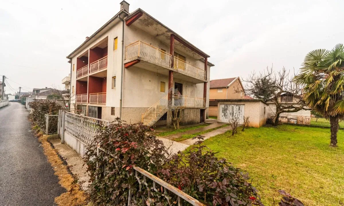 Prodaja, kuća, 215m², Tološi, Podgorica