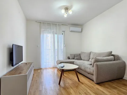 Izdavanje, jednosoban stan, 42m², Pobrežje, Podgorica - image 4