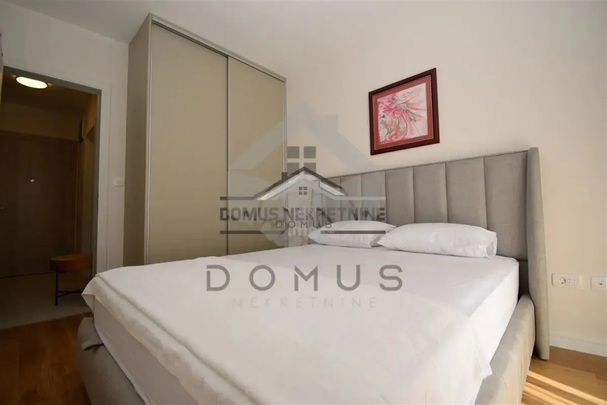 Izdavanje, jednosoban stan, 50m², Central Point, Podgorica