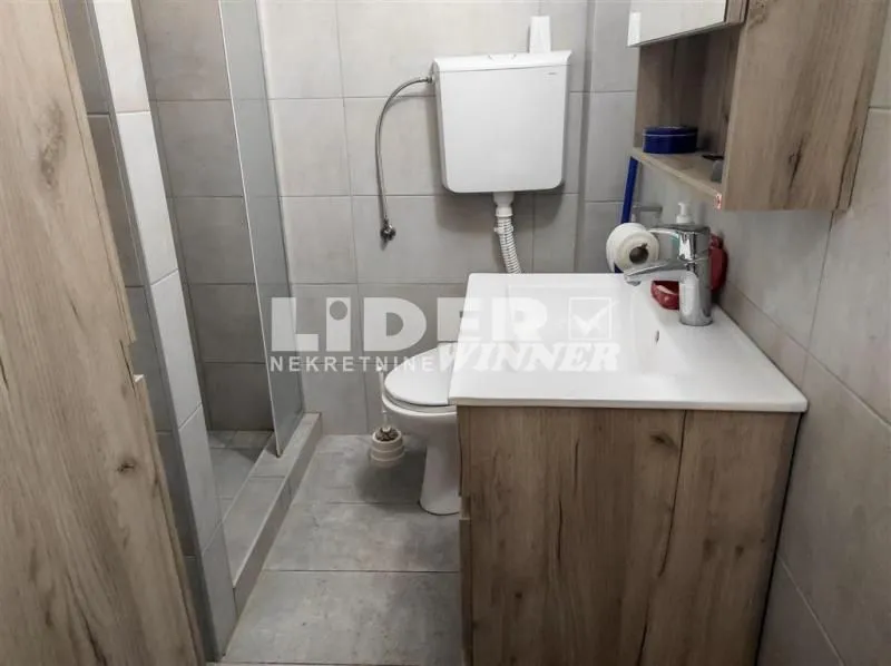 Sale, house, 270m², Zvezdara Sve Podlokacije, Beograd