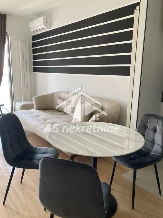 Izdavanje, dvosoban stan, 58m², Savski Venac, Beograd