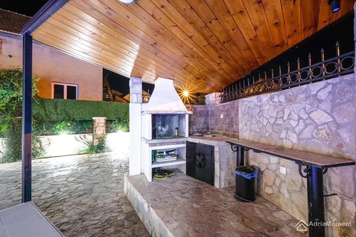 Prodaja, kuća, 198m², Tivat, Crna Gora