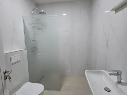 Prodaja, dvosoban stan, 85m², Bečići, Budva - image 11