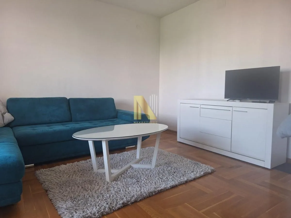 Izdavanje, dvosoban stan, 61m², Socijalno, Novi Sad Sve Podlokacije
