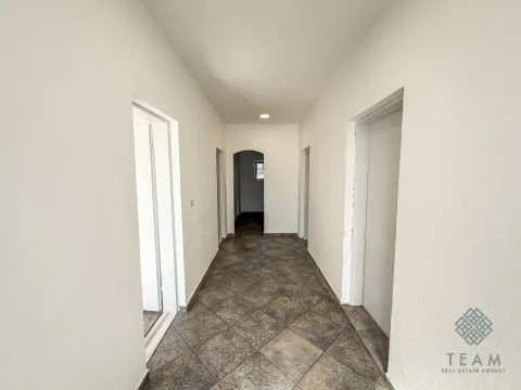 Izdavanje, kuća, 300m², Masline, Podgorica - image 18