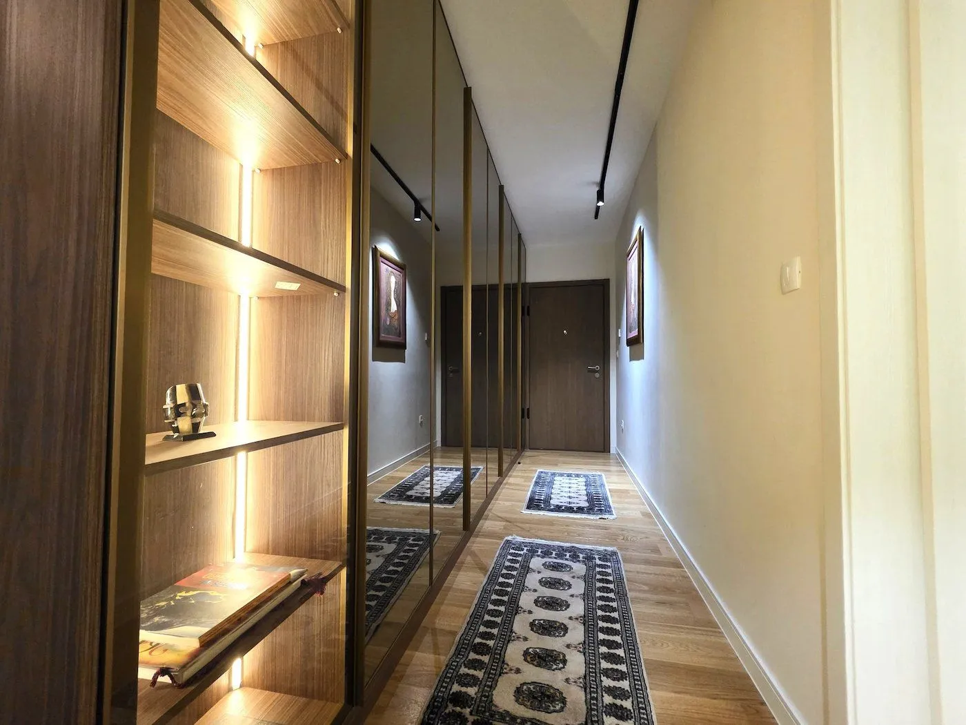 Izdavanje, stan, 105m², Central Point, Podgorica