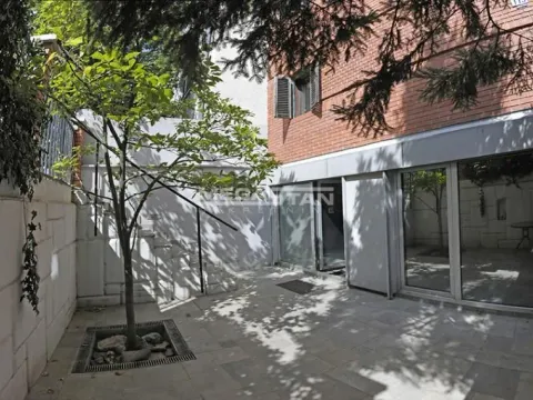 Rent, office space, 48m², Južni Bulevar, Vračar Sve Podlokacije - image 6