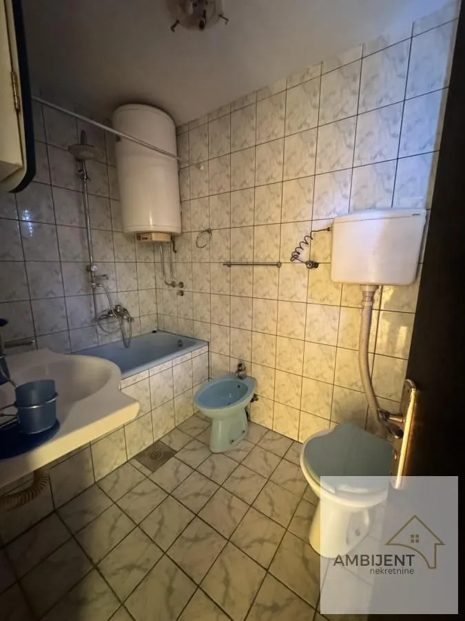 Prodaja, kuća, 203m², Novi Banovci, Stara Pazova