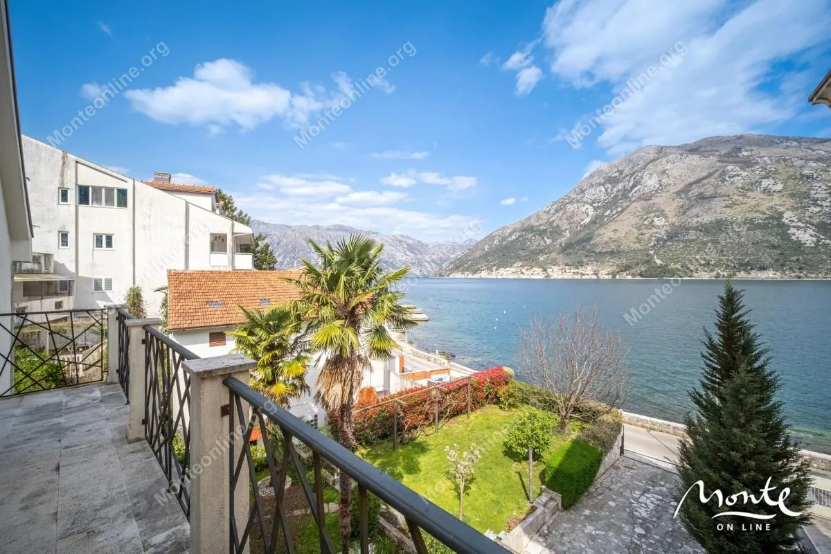 Sale, house, 484m², Stoliv, Kotor