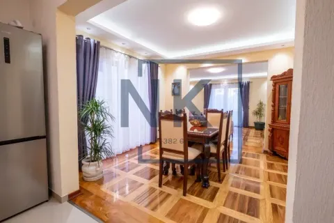 Prodaja, trosoban stan, 128m², Stari Aerodrom, Podgorica - image 9