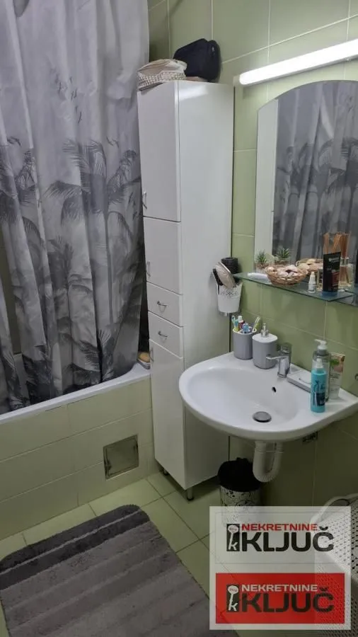 Prodaja, trosoban stan, 98m², Novo naselje, Novi Sad