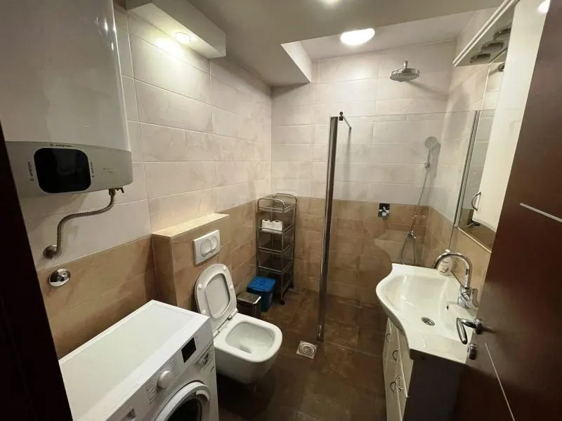 Izdavanje, trosoban stan, 85m², Medicinski fakultet, Niš