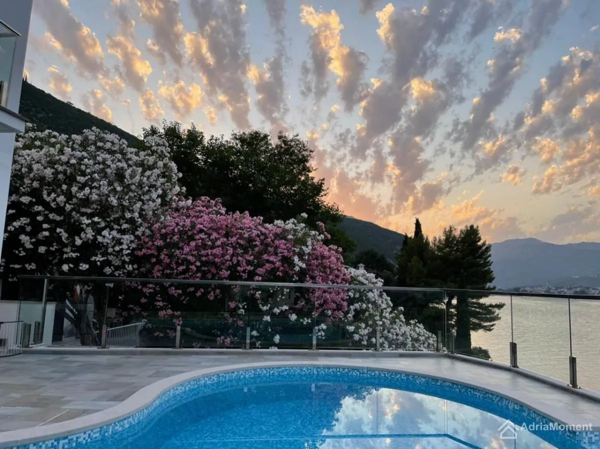 Prodaja, kuća, 285m², Sutorina, Herceg Novi