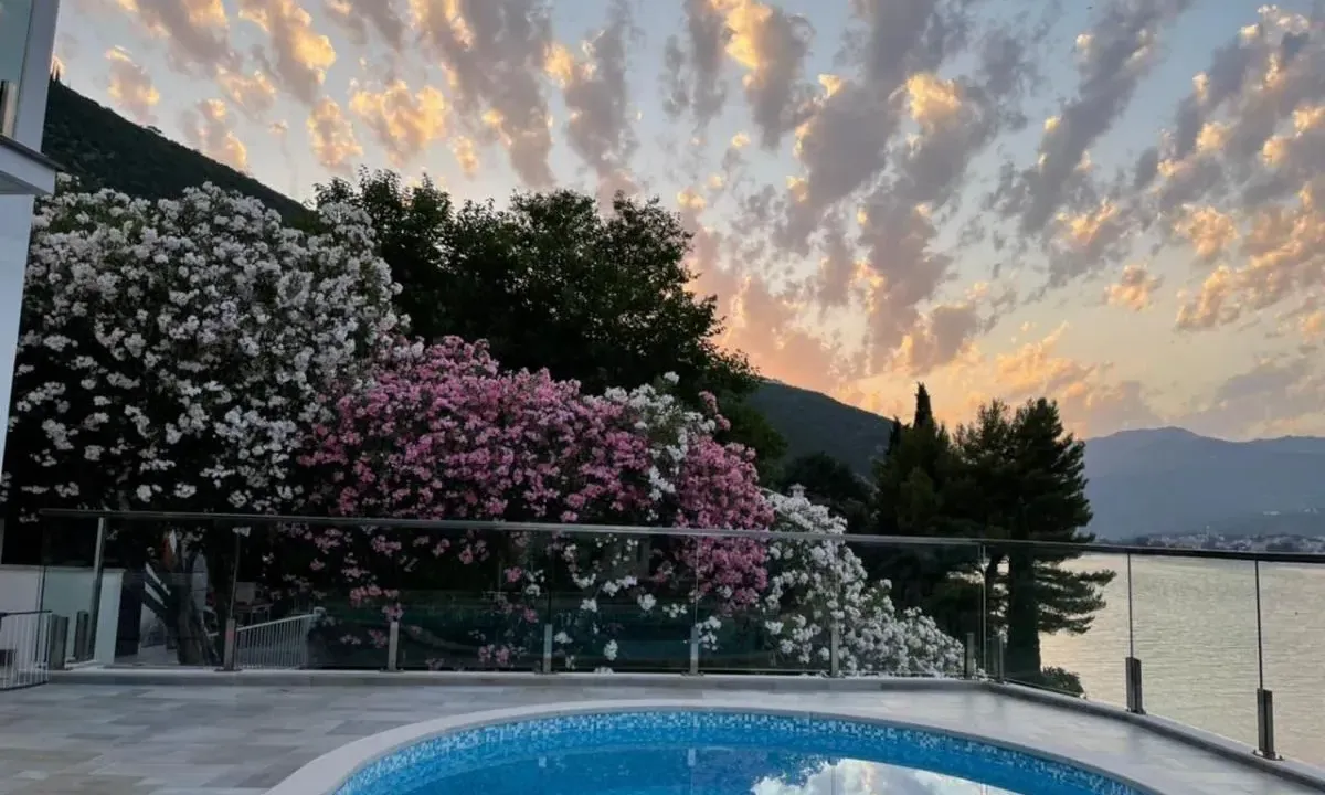 Sale, house, 285m², Sutorina, Herceg Novi