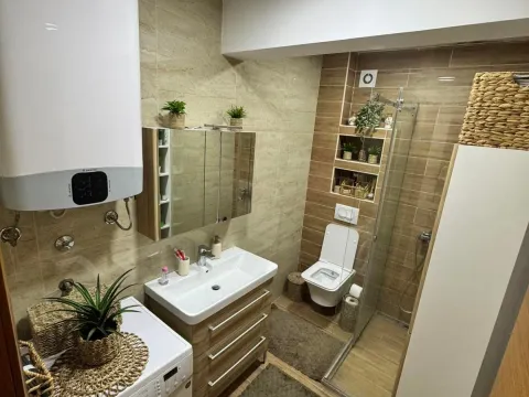 Prodaja, trosoban stan, 87m², Stari Aerodrom, Podgorica - image 9