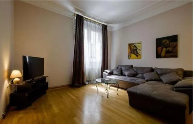 Izdavanje, četvorosoban stan, 120m², Stari Grad, Beograd