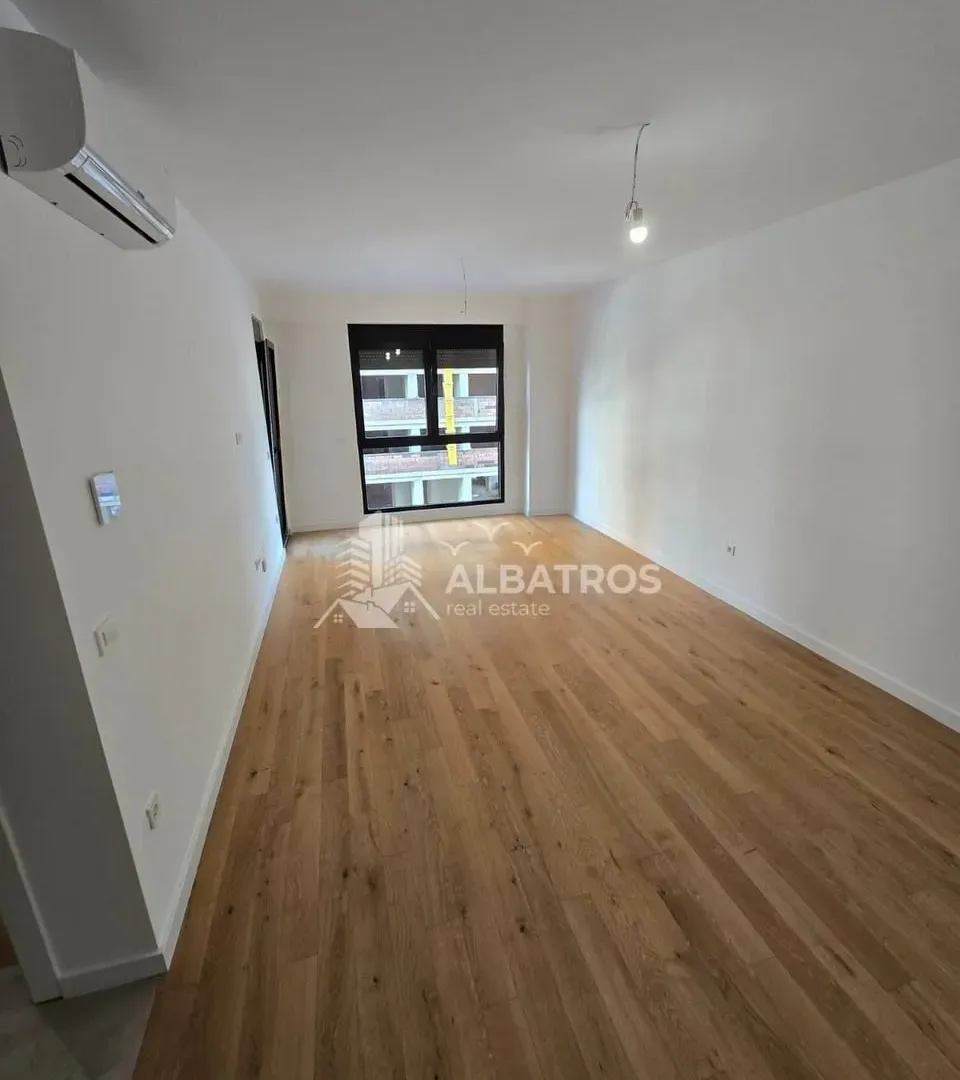 Prodaja, jednosoban stan, 53m², Centar, Bar