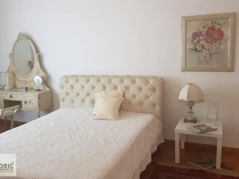 Izdavanje, četvorosoban stan, 120m², Stari Grad, Beograd - image 9